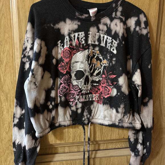 No Boundaries Tops - No Boundaries Juniors Tie Dye Skull and Roses Cropped Pullover Sweatshirt